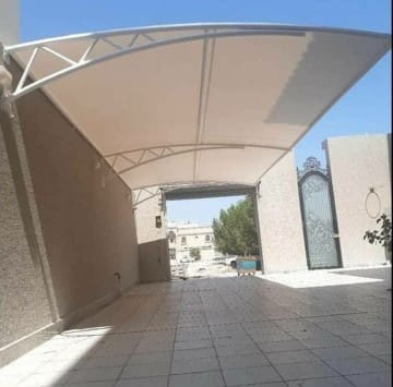 مظلات هرمية ومسطحة حسب الطلب